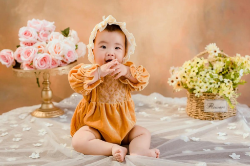 弥勒宝宝睡不踏实哼唧扭动